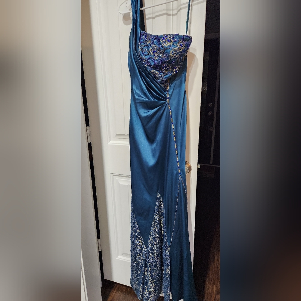 Gorgeous blue ballgown